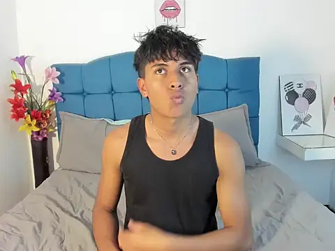 Valentino Lane online show from January 12, 2:04 am