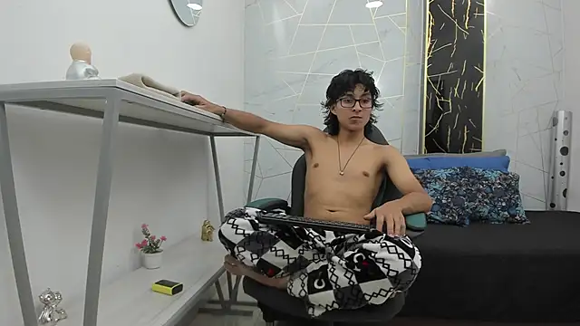 Zoro V online show from November 25, 7:49 pm