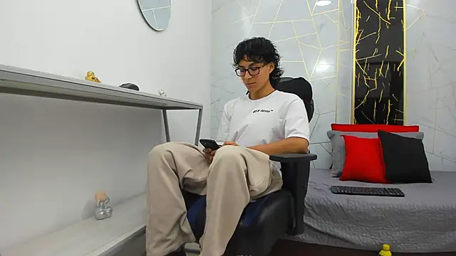 Zoro V online show from November 11, 7:52 pm