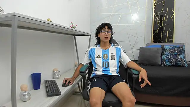 Zoro V online show from November 14, 8:21 pm