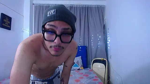 LatinWolfBoy online show from November 18, 3:10 am