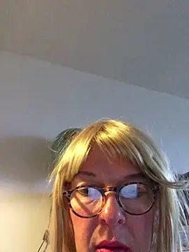 simone xdressing online show from December 15, 2:05 pm