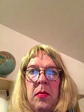 simone xdressing online show from October 2, 11:42 pm