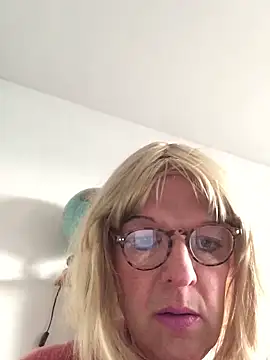 simone xdressing online show from December 21, 2:14 pm