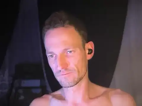 Hotcrazy235 online show from November 26, 12:46 am