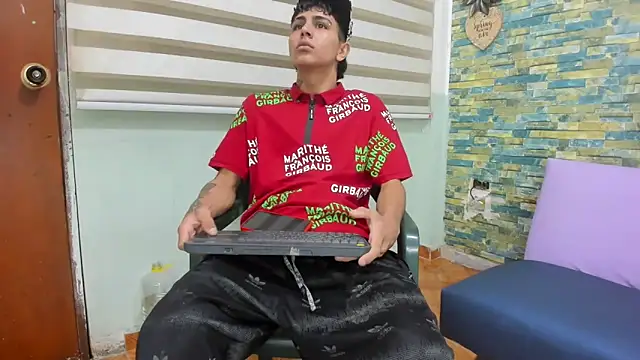 naughty boy Maicoll online show from November 18, 11:58 am