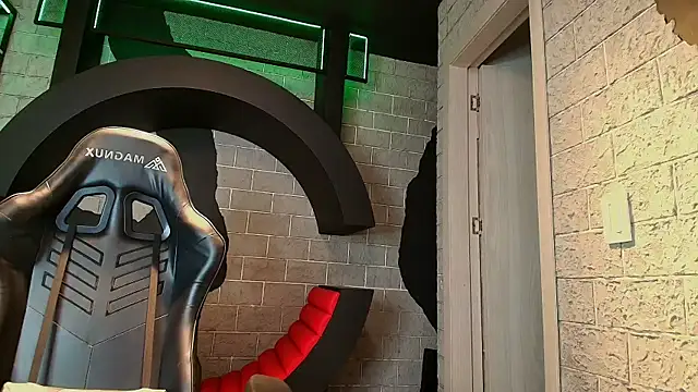 MyStrongSubmissive online show from November 16, 10:12 pm