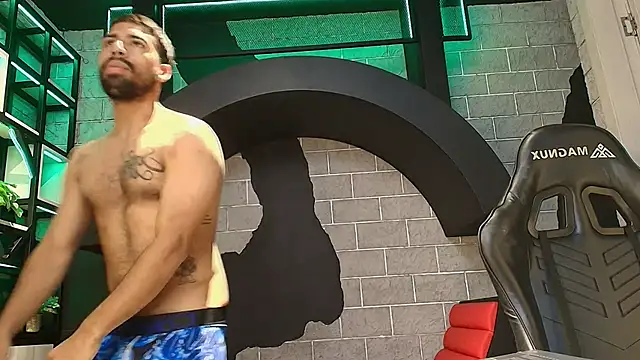 MyStrongSubmissive online show from November 25, 7:05 pm