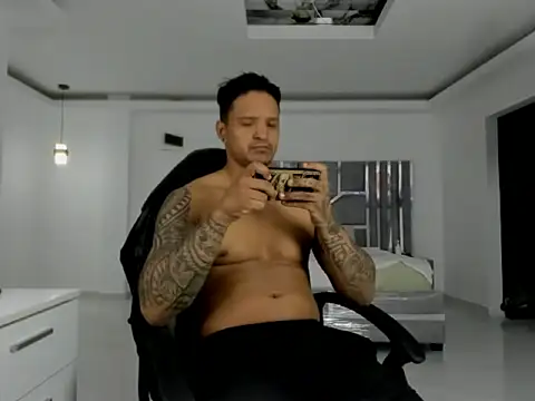 master leather online show from April 18, 5:53 am