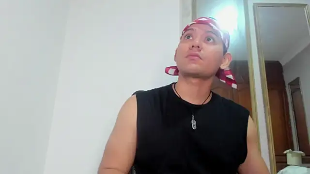 DhannLee online show from November 22, 2:05 pm