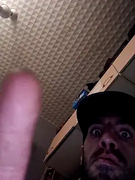 hotguy71000 online show from March 3, 10:27 pm