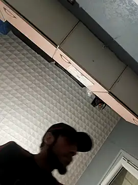 hotguy71000 online show from December 5, 5:09 pm