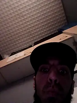 hotguy71000 online show from December 16, 4:14 pm