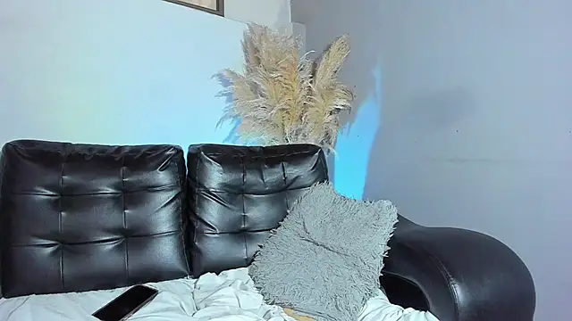 ZeusBrant online show from April 15, 1:11 pm