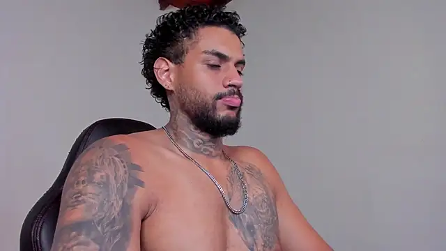 LuigiVitale 1 online show from February 11, 2:16 am