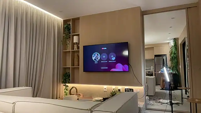 alex islivee online show from May 15, 11:35 pm