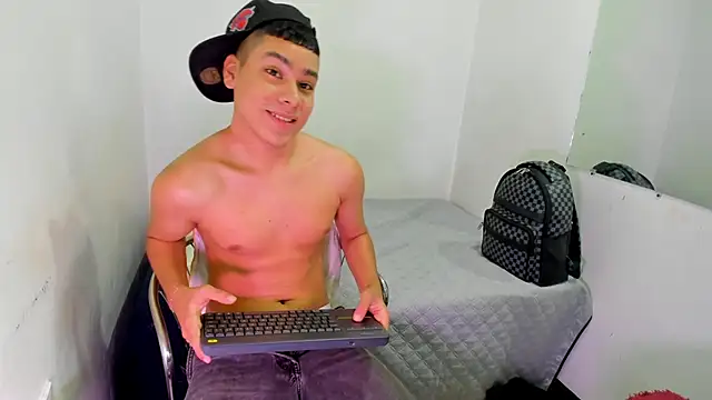 Lucastorrez01 online show from June 4, 11:43 pm