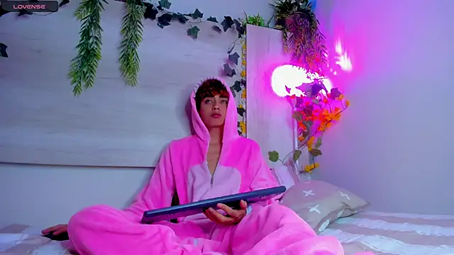 Twinkk Guy online show from November 18, 5:11 am