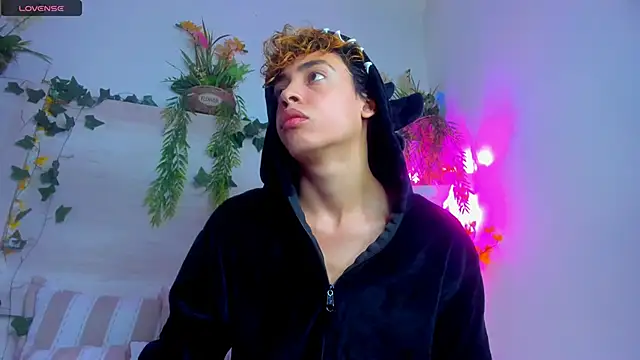 Twinkk Guy online show from November 23, 2:00 am