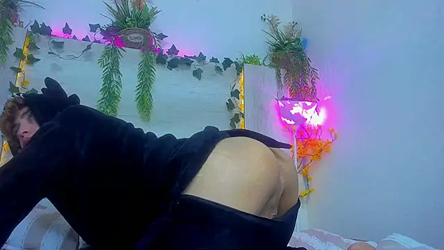 Twinkk Guy online show from November 19, 5:18 am