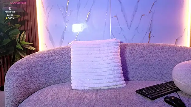 krisstormvg online show from November 27, 8:34 pm