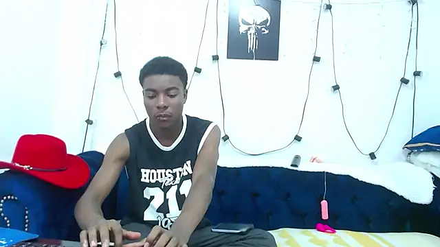 NoahJhonson69 online show from December 13, 7:53 pm