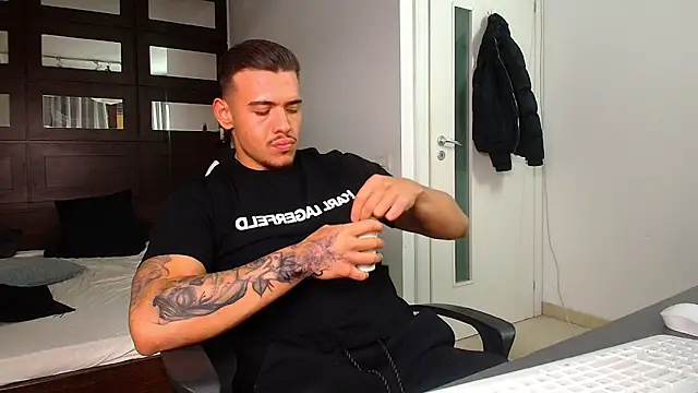 ElijahThorne online show from February 17, 6:23 am