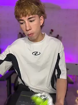 kaelwolf tay online show from April 11, 7:06 pm