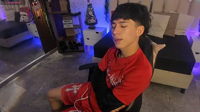 kaelwolf tay online show from December 19, 7:33 pm