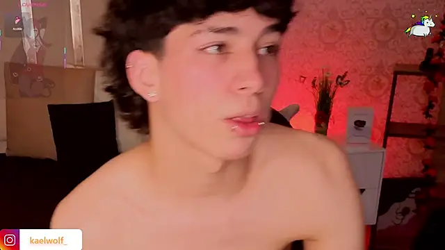 kaelwolf tay online show from February 25, 7:48 pm