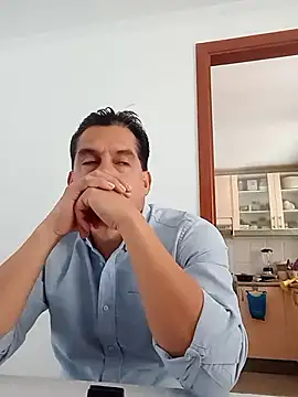 ChrisFloresP online show from December 1, 4:54 pm