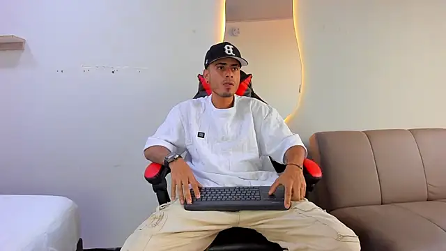 MatthewCullen online show from December 17, 9:54 pm