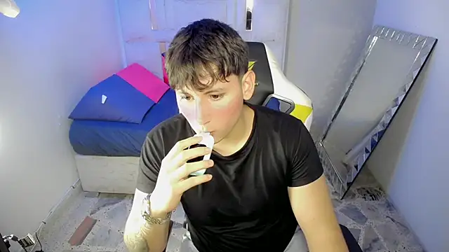 d moneyy  online show from December 23, 3:37 am