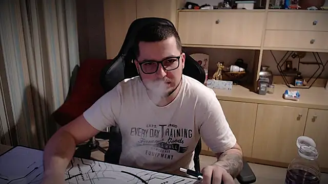 kevinnlovelly online show from December 18, 6:37 pm