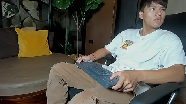 isaac grimm online show from February 7, 3:24 am