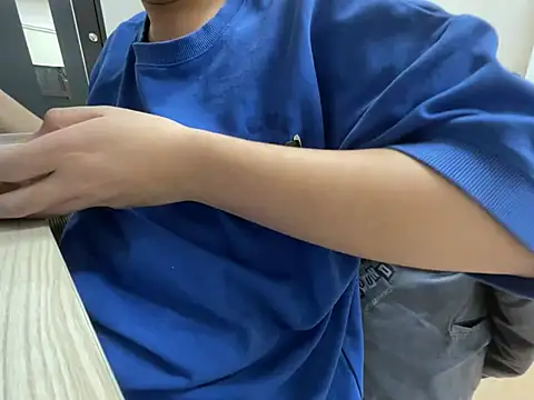 hiiiizzzz online show from March 6, 11:40 am