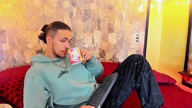 PatrickS25 online show from February 27, 4:13 am