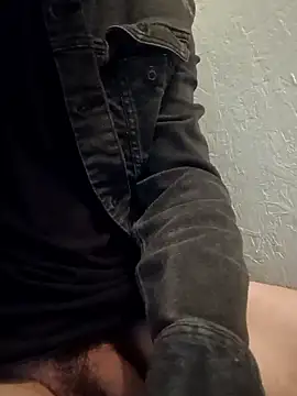 cmoneyyy021 online show from January 10, 3:23 am