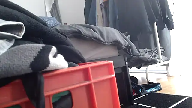 Snapshot of MindlyXXX chatting on October 3, 12:21 pm MindlyXXX online show from October 3, 12:21 pm