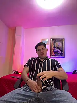 williamsmiiths16 online show from February 25, 1:12 pm