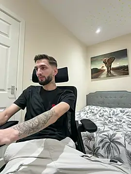 Juliann69Ramiro online show from January 16, 10:56 pm