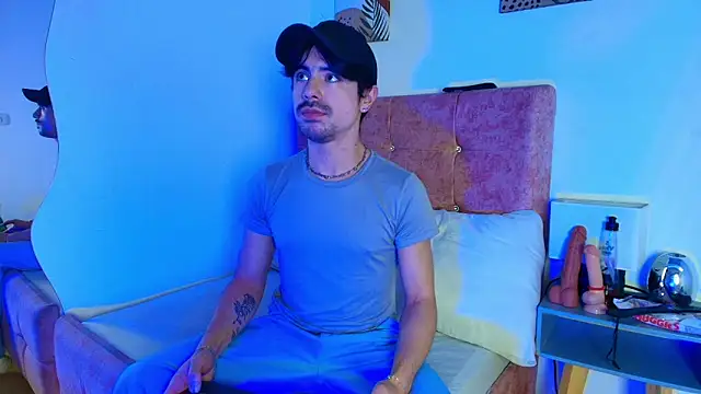 Ethan Briggs online show from January 7, 3:33 am