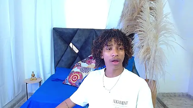 angelll18  online show from March 2, 9:11 pm