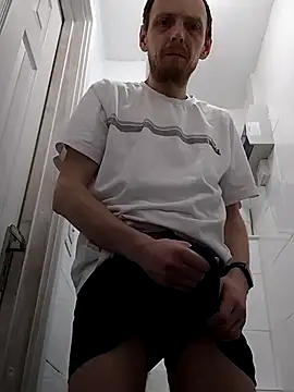 CrookedBunk3527 online show from April 3, 4:42 am