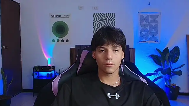 CrisotpherMoretti online show from December 18, 5:42 pm