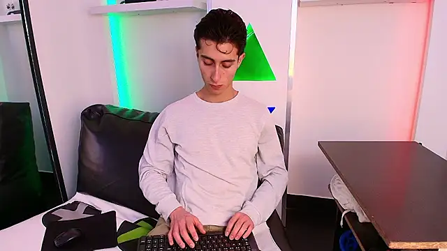 Ithan Skin online show from February 3, 11:59 am