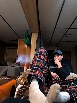 B8RHUNG online show from December 17, 11:00 pm