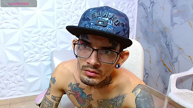 Boy tatto77 online show from April 5, 2:35 pm