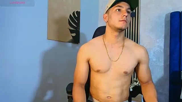 Noah Clarkk online show from May 15, 6:27 pm