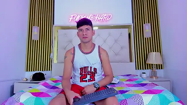 Sweet kevin1 online show from December 23, 6:22 am